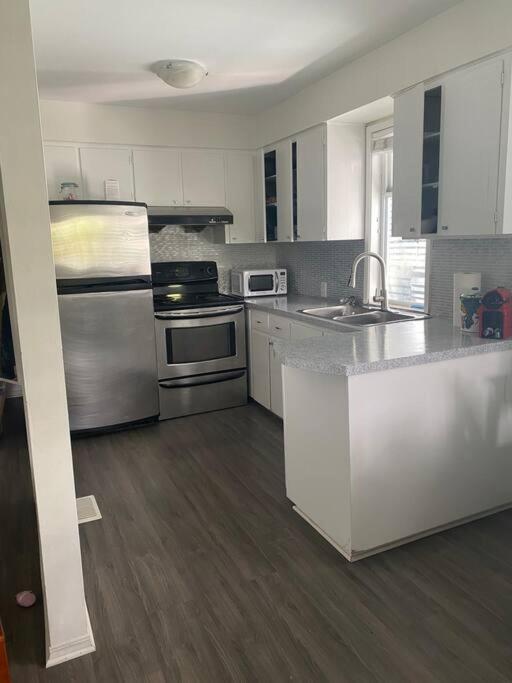 וונקובר 4 Bedroom Upper Level Kits Home מראה חיצוני תמונה