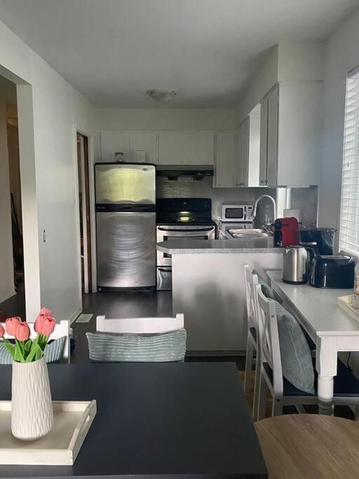 וונקובר 4 Bedroom Upper Level Kits Home מראה חיצוני תמונה